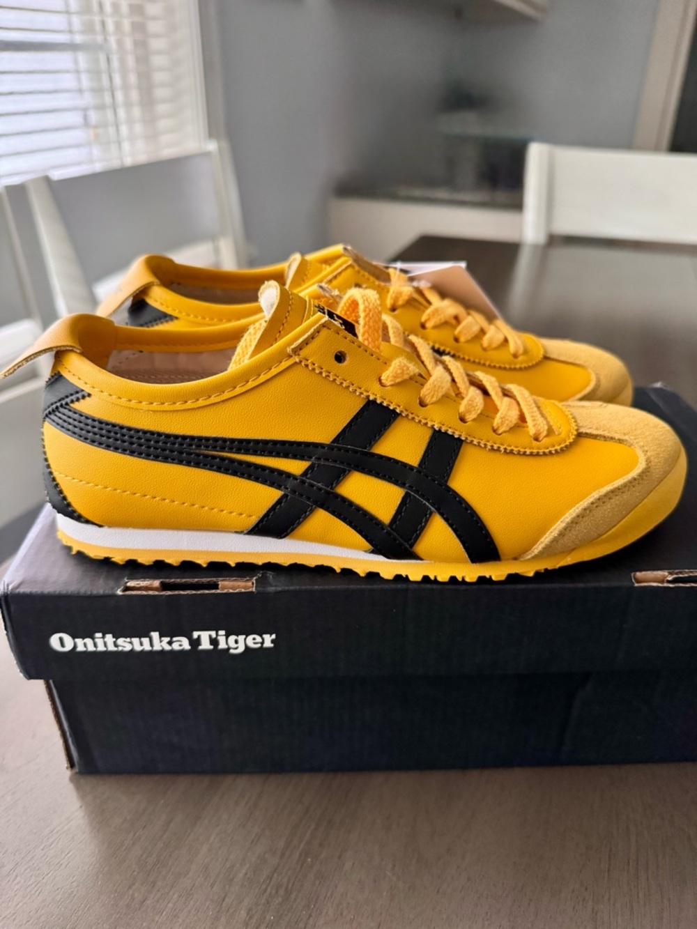 Onitsukas Tiger Mexico 66 yellow/black
Brand new in box Men’s/Womens